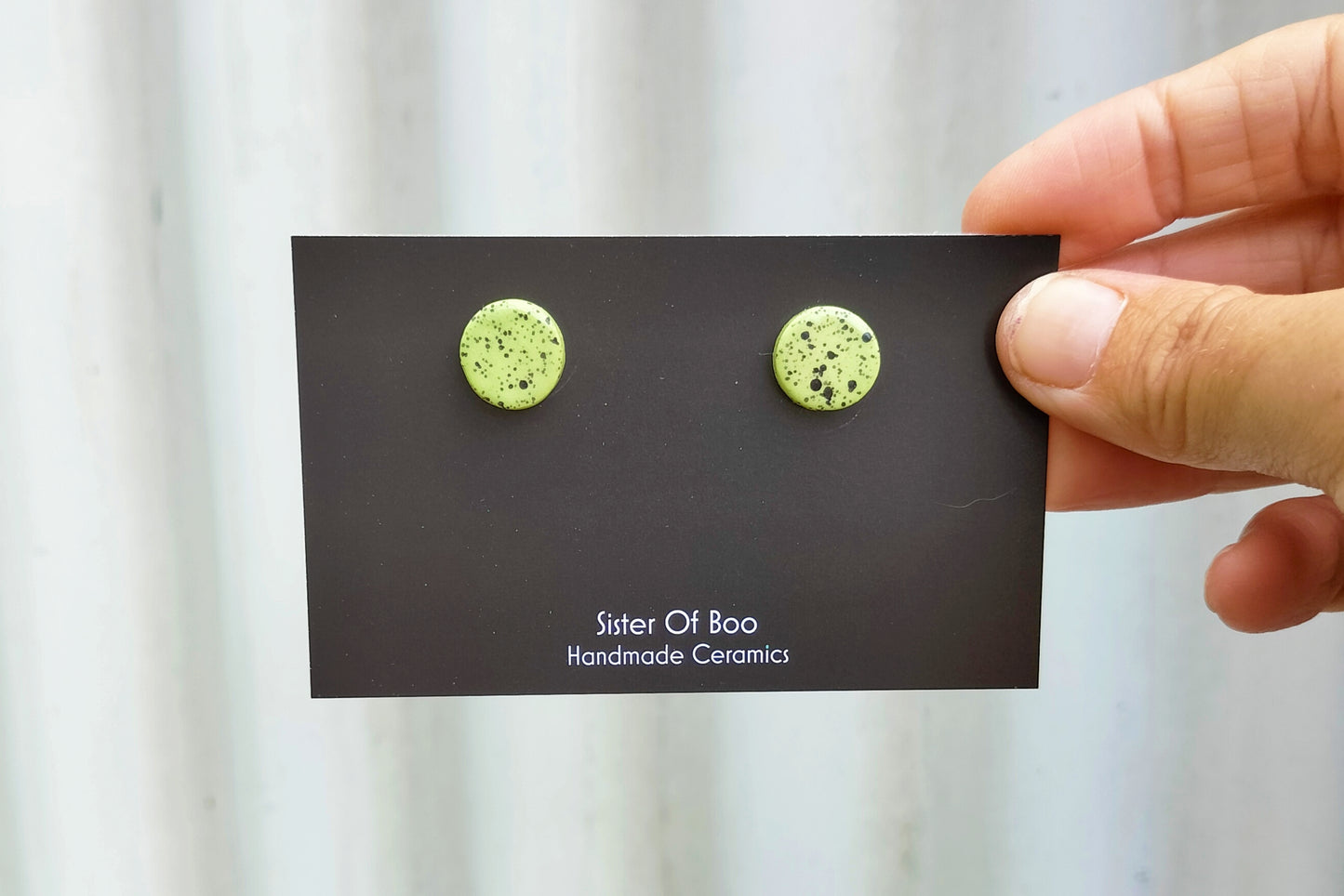 Lime speckle studs